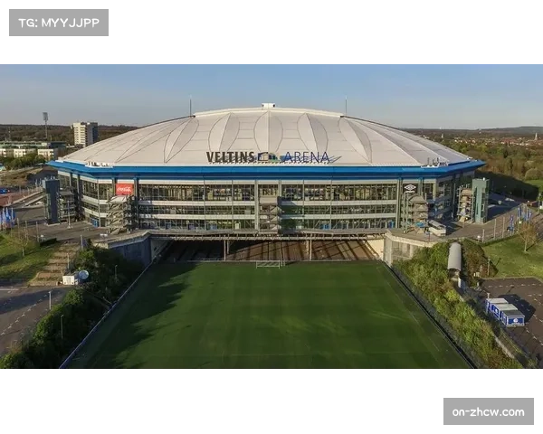 伯纳乌球场新顶棚闭合测试完成，旨在为任何天气下的比赛提供稳定的节奏环境